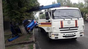 Subaru снесла билборд в Алматы 