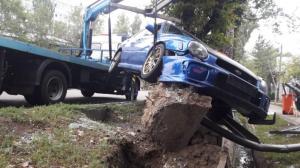 Subaru снесла билборд в Алматы 