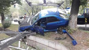 Subaru снесла билборд в Алматы 