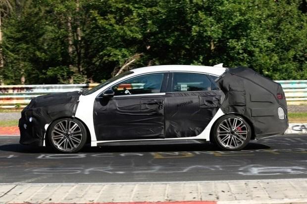 Kia Proceed заметили во время финальных тестов на Нюрбургринге
