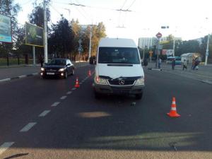 В Витебске на переходе микроавтобус сбил 23-летнего парня: пешеход в реанимации