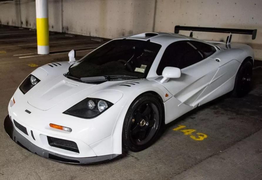 Белый Mclaren F1 продают за 1,5 миллиарда рублей
