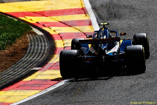 На машинах Сайнса и Вандорна – новые силовые установки
