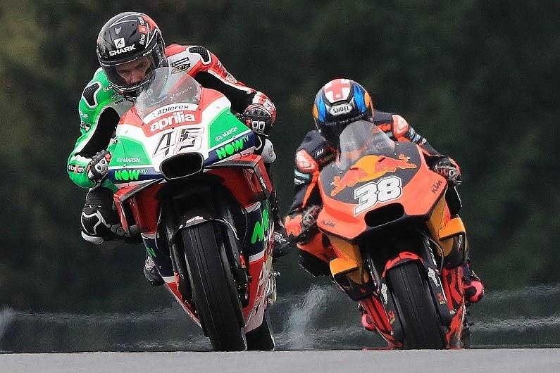 Команда Aprilia приглашает Брэдли Смита на роль гонщика-испытателя