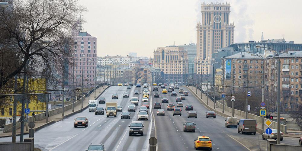 Водителей в Москве предупредили о начале нового учебного года
