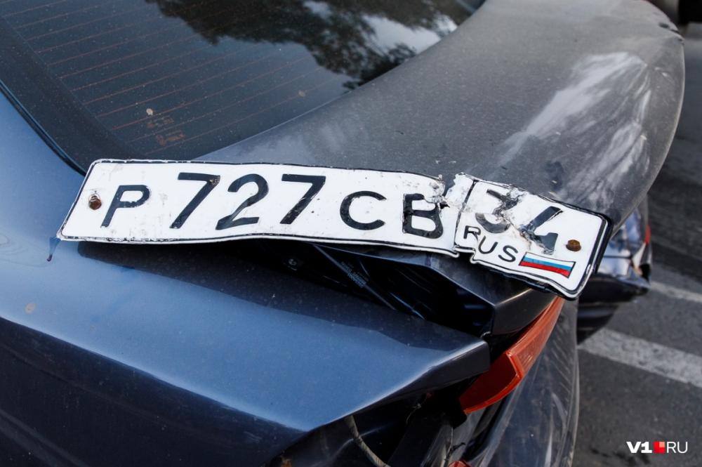 В Волгограде пьяный бизнесмен на Lexus устроил массовую аварию и сбежал
