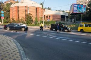 Оторвавшееся колесо спровоцировало масштабное ДТП в Киеве