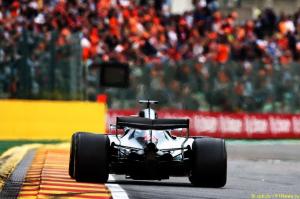 Машина Mercedes недостаточно эффективна на разгонах
