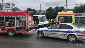 В Омске столкнулись мусоровоз и две маршрутки, есть пострадавшие