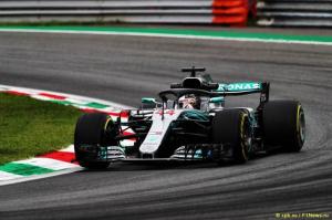 Льюис Хэмилтон: У Ferrari есть небольшое преимущество