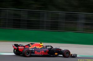 Red Bull беспокоит отставание от Ferrari и Mercedes