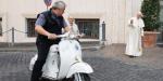 Папе Римскому подарили скутер Vespa
