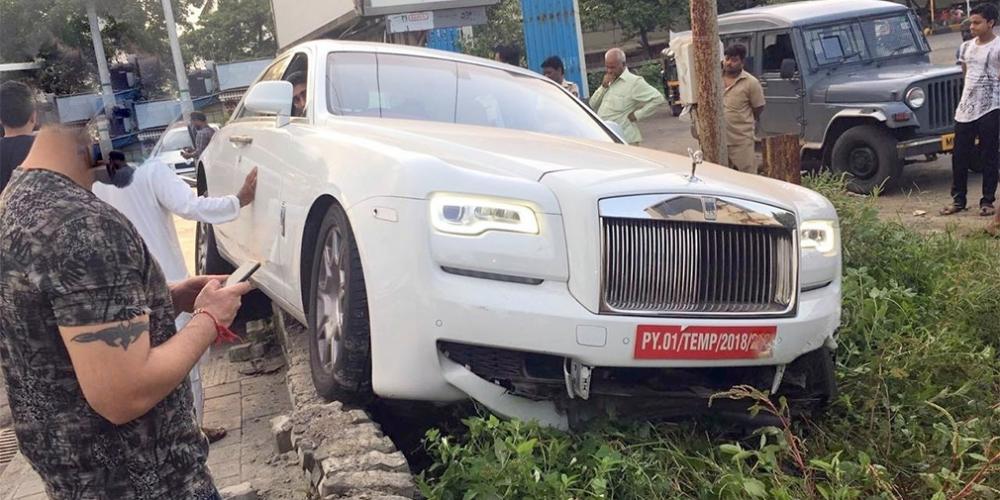 Индийский водитель разбил Rolls-Royce Ghost во время первой поездки