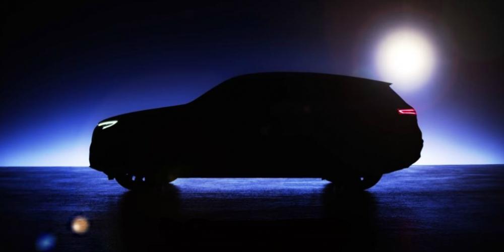 Mercedes показал силуэт электрического кроссовера

