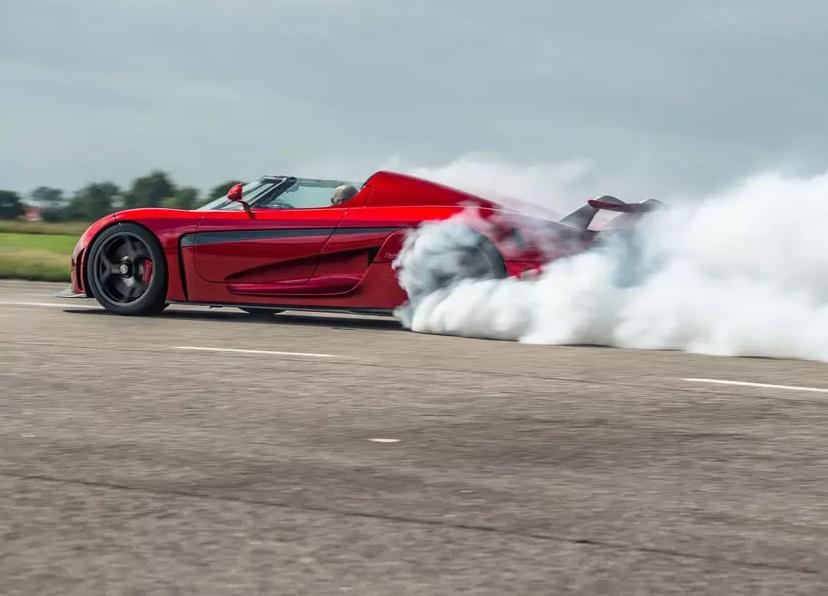 Koenigsegg придумал способ стать быстрее Tesla Roadster