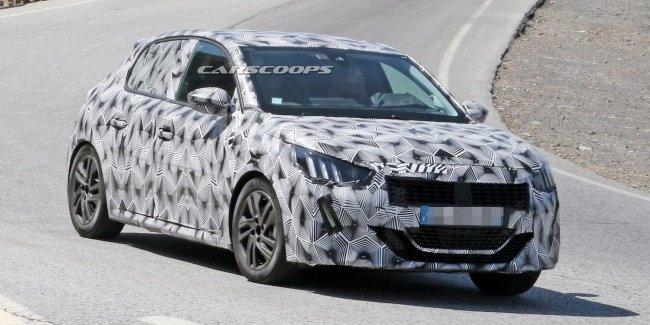 Появились шпионские снимки нового Peugeot 208
