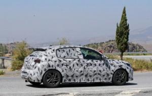 Появились шпионские снимки нового Peugeot 208