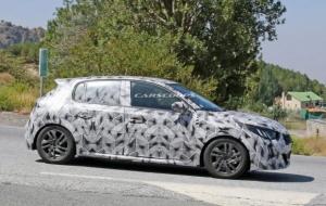Появились шпионские снимки нового Peugeot 208