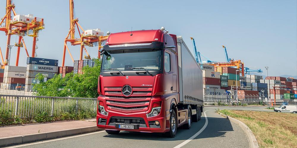 Mercedes-Benz представил полуавтономный грузовик
