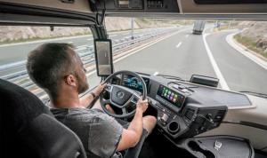 Mercedes-Benz представил полуавтономный грузовик