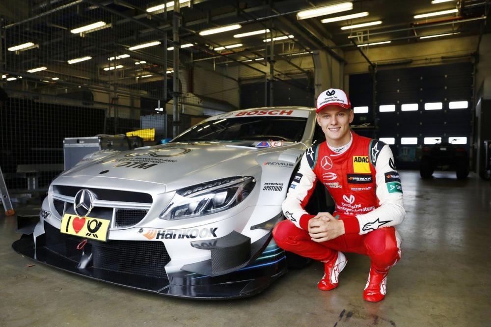 Мик Шумахер дебютировал за рулем автомобиля DTM