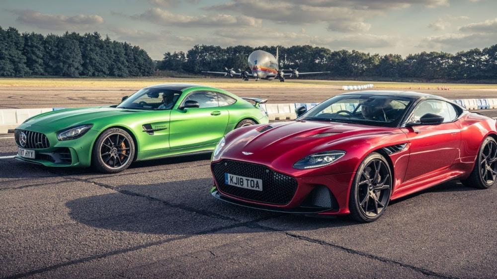 Видео: экстремальный Aston Martin DBS Superleggera против Mercedes-AMG GT R