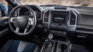 Пикап Ford F-150 Raptor получил внедорожный круиз-контроль