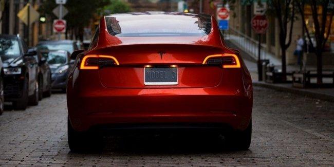 Tesla начинает «моментальную доставку» электромобилей Model 3