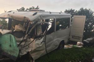 В Ленобласти четыре человека погибли в аварии с микроавтобусом