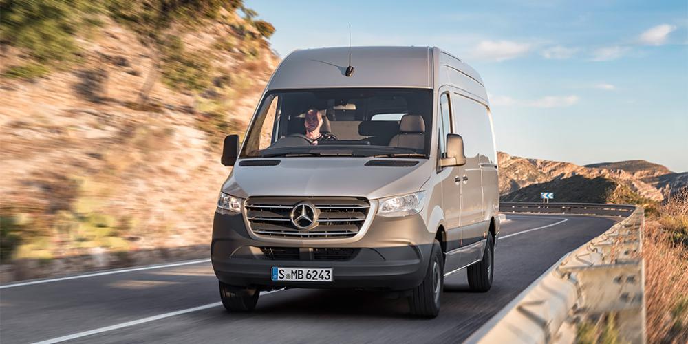 Mercedes-Benz назвал цены на новую версию Sprinter для России