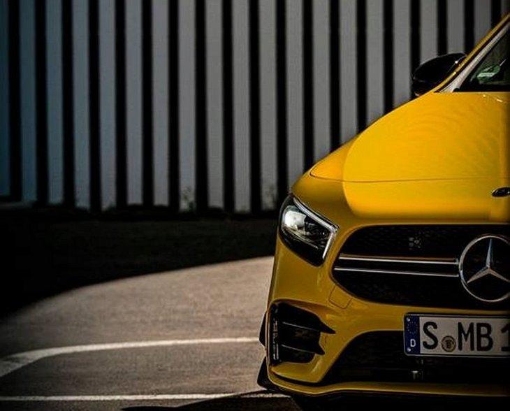 Mercedes-AMG представил тизер заряженного «малыша» А35