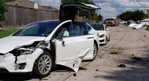 В США самолет врезался в Tesla Model X