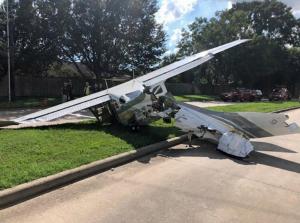 В США самолет врезался в Tesla Model X