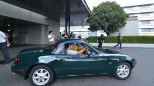 Mazda передала первый отреставрированный родстер MX-5 владельцу