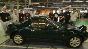 Mazda передала первый отреставрированный родстер MX-5 владельцу