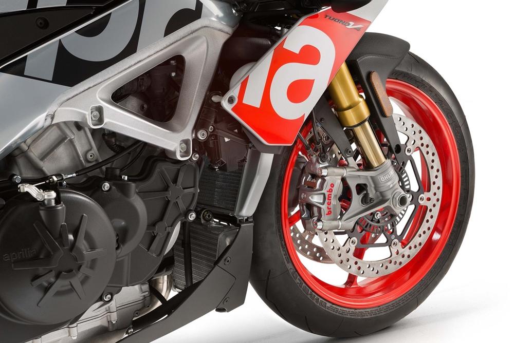 Стритфайтер Aprilia Tuono V4 1100 Factory 2019 оснастят полуактивной подвеской Ohlins
