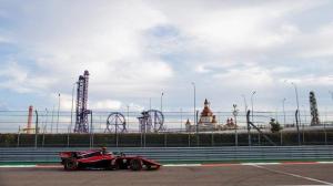 Джордж Рассел выиграл хаотичный спринт Ф2 на Сочи Автодроме