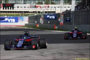 Двойной сход в Сочи для Toro Rosso