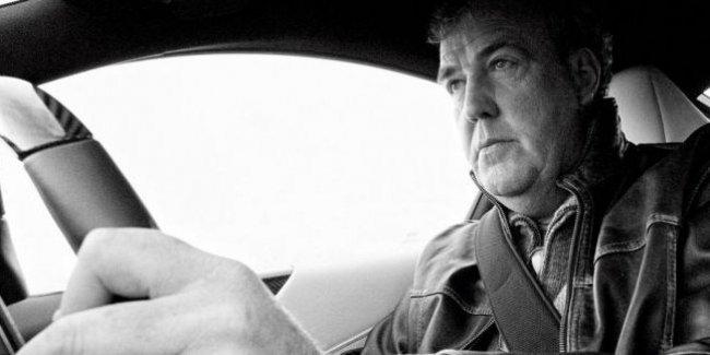 Экс-ведущий Top Gear проехал по Грузии на Bentley с головой Сталина
