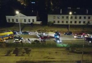 На улице Аэродромной в Минске столкнулись три автомобиля