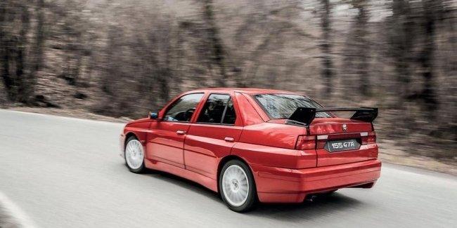 Единственный экземпляр Alfa Romeo 155 GTA Stradale продадут на аукционе

