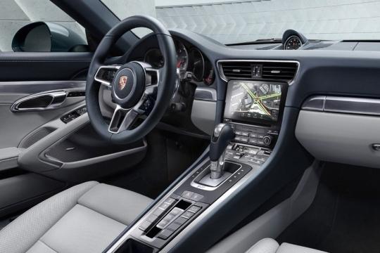 На моделях Porsche всегда будут руль и педали