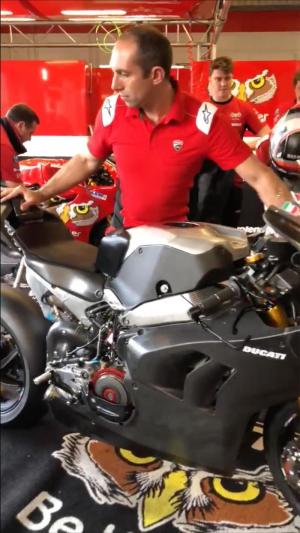 Супербайк Ducati Panigale V4 R 2019 тестировали на трасса Брэндс-Хэтч
