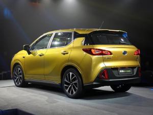Mitsubishi Motors выпустила электрический кроссовер для Китая