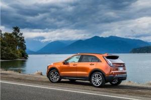 На сайте Cadillac нашли эскизы «заряженного» кроссовера XT4 V-Sport