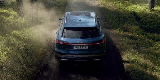 У Audi появились проблемы с запуском в серию первого электрокроссовера
