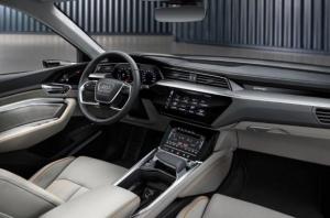 У Audi появились проблемы с запуском в серию первого электрокроссовера