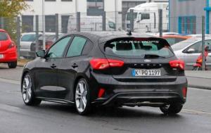 Новый Ford Focus ST впервые засняли без камуфляжа
