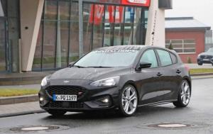 Новый Ford Focus ST впервые засняли без камуфляжа
