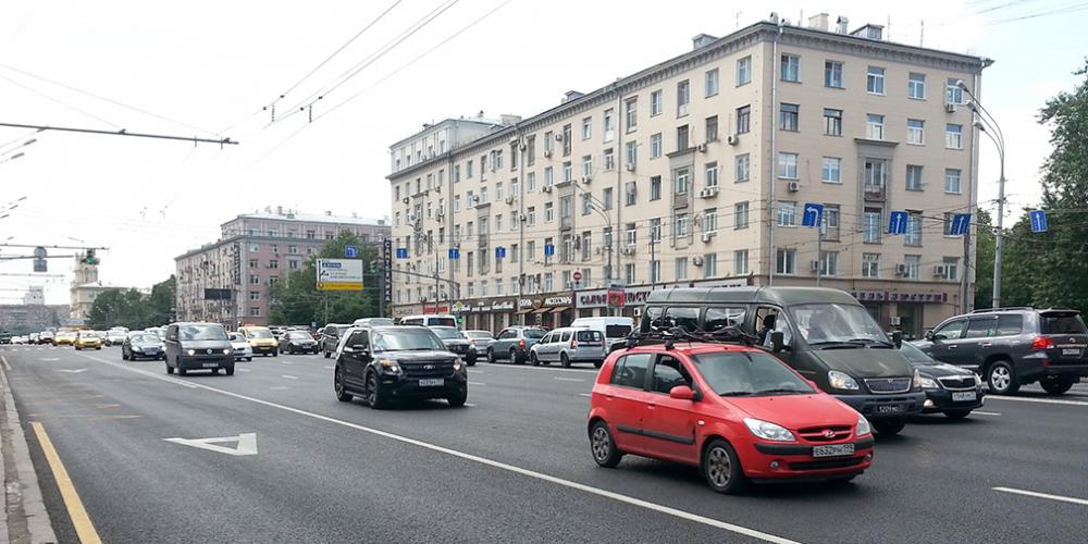 Электрокары предложили пустить на выделенные полосы